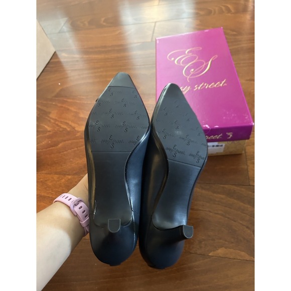Easy Street Women's Chiffon Pump Blue Navy Pointed Toe NEW Size 5 M - Picture 6 of 6